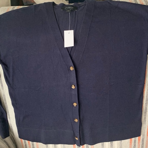 Ann Taylor Tops - Ann Taylor Cropped v-neck cardigan size Small (4)